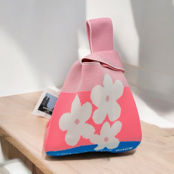 NWT Pinky Flower Stylish Essentials Handheld Bag - Picture 2 of 9